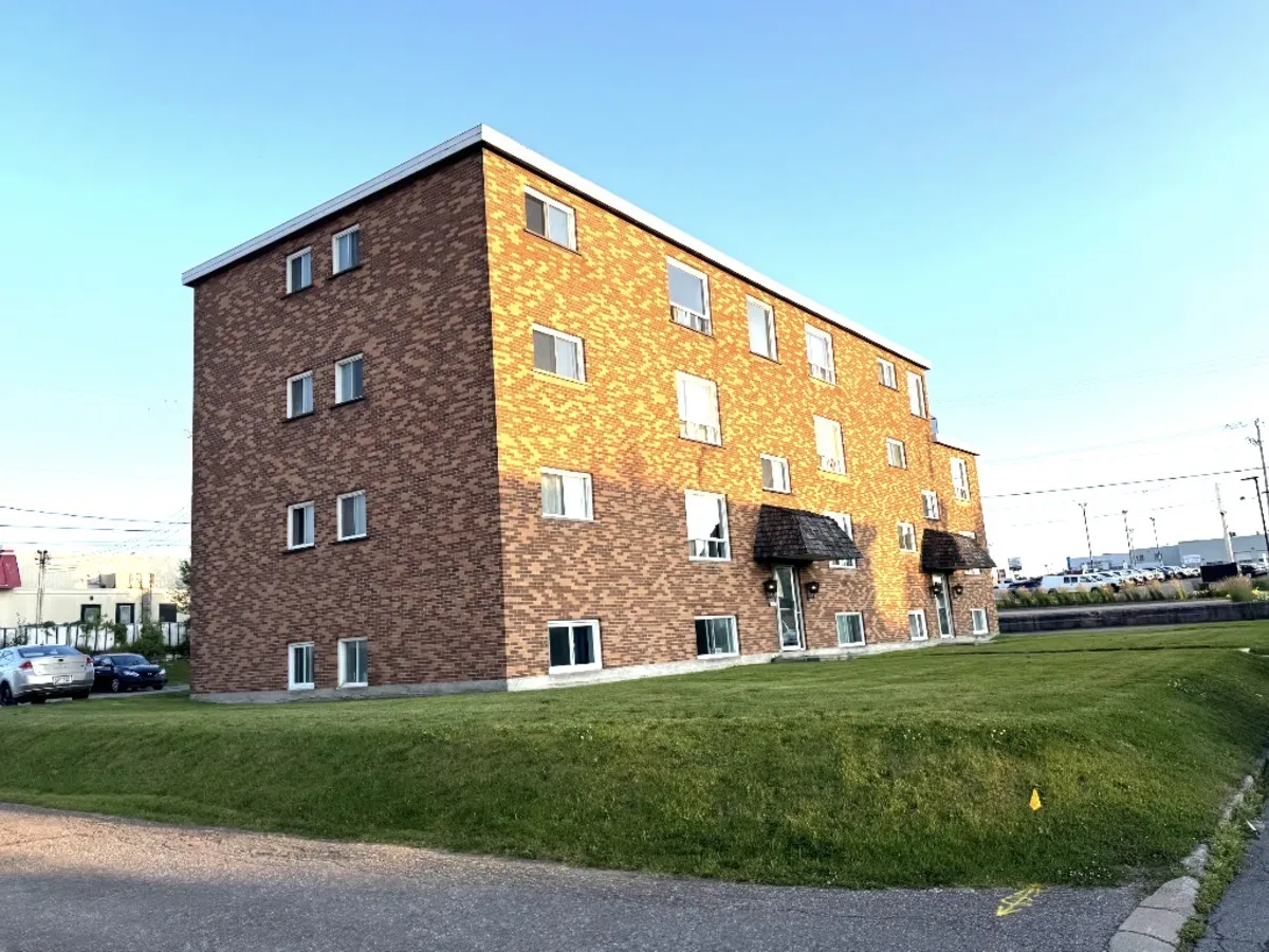 Immeuble A2P — 777 des Hospitalières, Chicoutimi
